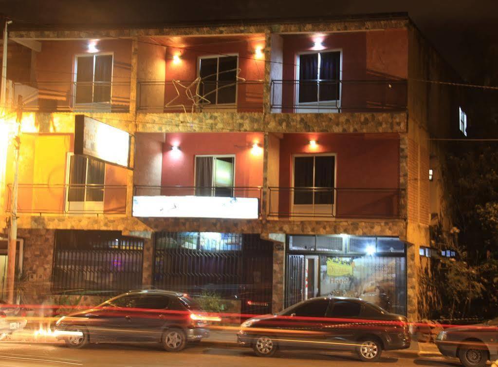 法米利亚公寓式酒店 伊瓜苏港 外观 照片